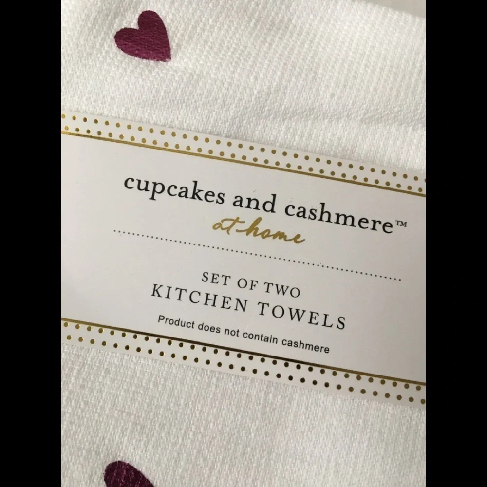 NWOT Cupcakes & Cashmere Plush Kitchen Towels Set